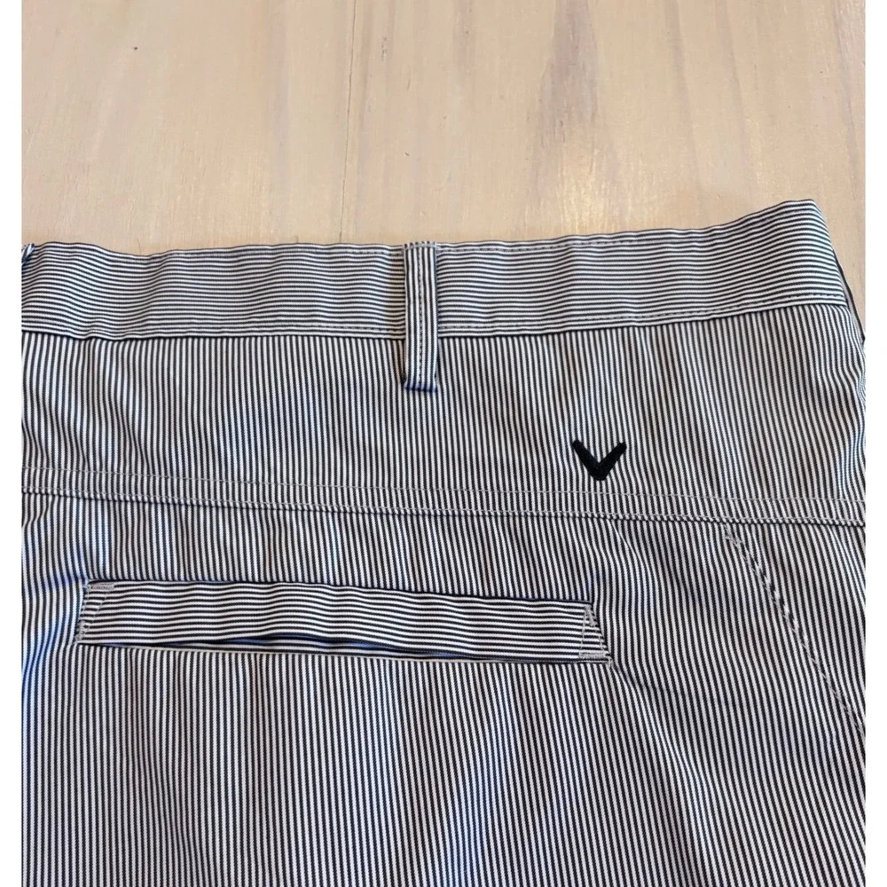Callaway Mens Golf Shorts Blue White Striped Size 44 XXL Gripper Waistband